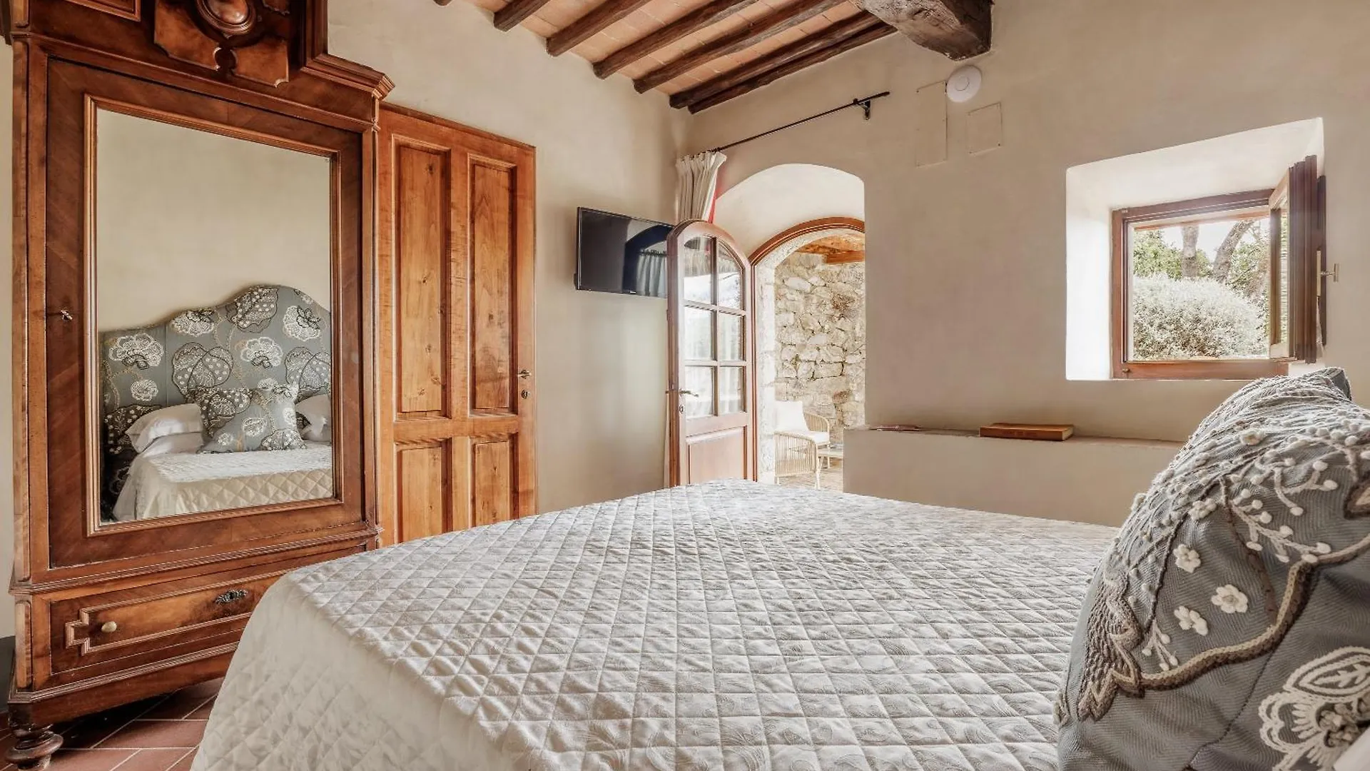 Borgo Vescine Hotel Radda in Chianti 5*,